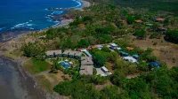 3 BDR Beach House with Pool, sleeps 8 - Homestays
