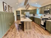Exquisite furnished rental in Downtown Aiken! - 4성급