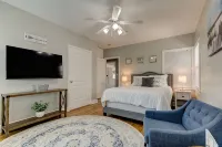 Sale! Book Now! Nice 1 Bedroom- Downtown Dunedin Bungalow!