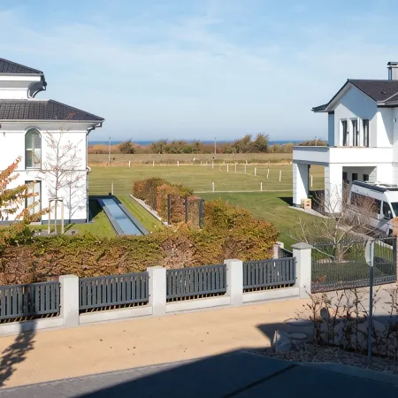 Apartment beach life. 2 bedrooms, high quality furnishings, great sea views!
