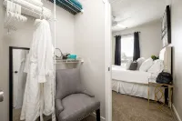 Fully Stocked Trendy Condo Close To Downtown And The Beach - balcony