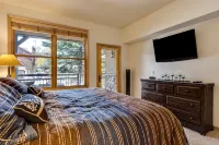 Corral 3bd/3ba , Downtown Breckenridge, 3 King Beds, Walk to Ski Lift, Hot Tub - 2-Star