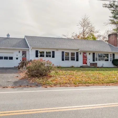A spacious modern elegant 3 bedroom Ranch, Whole House located in South Nashua.