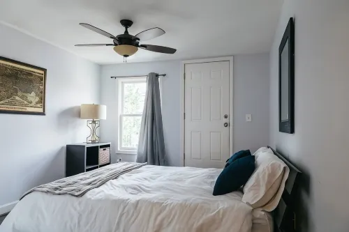 Balt-Amore!  Spacious 4 bedroom that sleeps 10 comfortably - บังกะโล