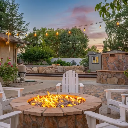 4,500 sq-ft retreat with a pool and hot tub in the middle of wine country!