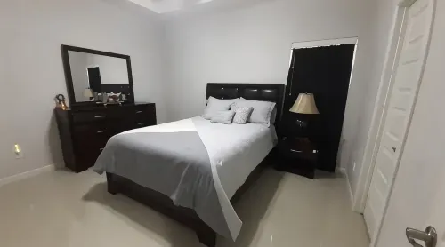 McAllen TX Apartment 2BR-2BA Patio, close Airport Shopping, Hospital - Apartments