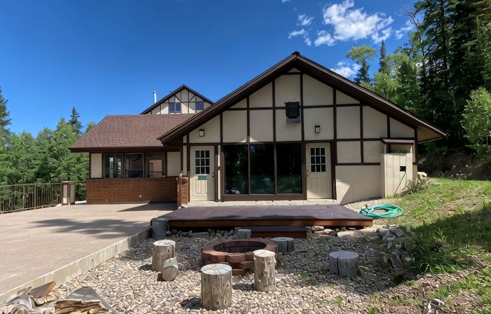 1BD Ski-in/Ski-out Condo Near Lift 8 & 1. Grab a Lift and Ski To Either Lodge.