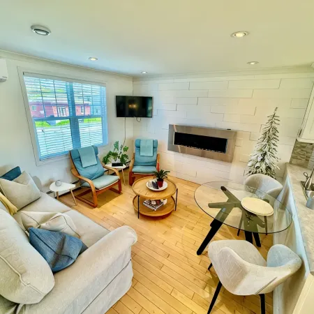 Cozy, Relaxing, Center City Retreat with Private Rooftop Deck!