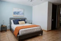 Casa Diez · Beachsteps Townhouse w/Pool- Seven Seas - Beach