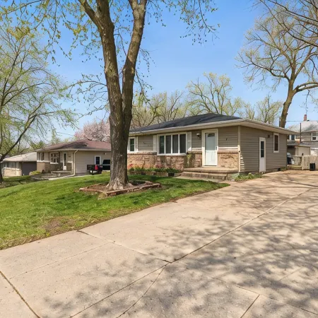 Beautiful home minutes from downtown!