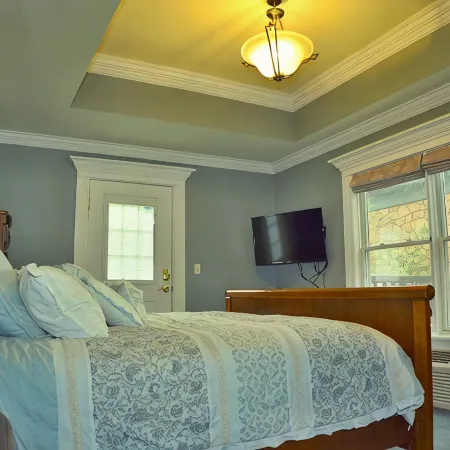 The Heart of Manitou Springs. Award-winning. Luxurious. Romantic. 2nd Floor East