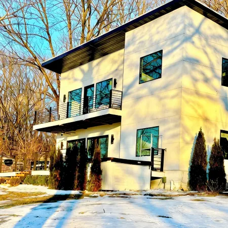Arch View Luxury Home:Private Pool,Hot-Tub,Sauna.Free Wine&Brkfst.5 Min from Stl