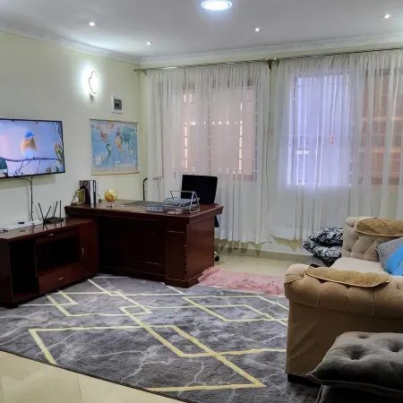 Lux Suites Vacanza Homes Nakuru