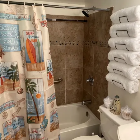 Oceanfront Studio - “also can’t get closer to the beach” View, comfy and clean!