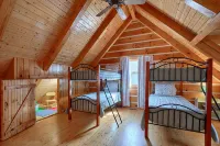 Wow! Timber Ranch Lodge, 43 acres, Sleeps 12, Family and Pet Friendly!