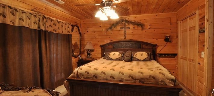 Timber Mountain Lodge,  Private Hot Tub .1 Mi to Thunder Ridge; 10 min Branson Hotels in Ridgedale