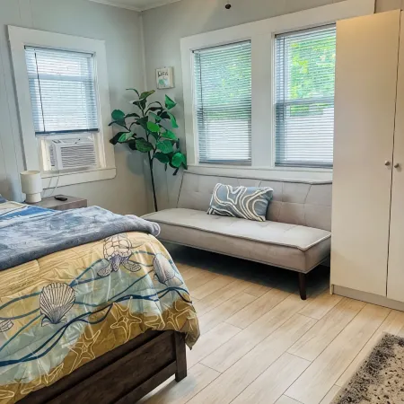 Ocean Breeze -Dog Friendly Cottage Steps 2 Beach Sleeps 4 - 100 Yards to Beach!