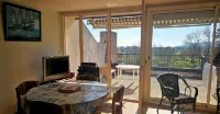 Apartment with beautiful view over a wooded park and a large terrace - 2성급