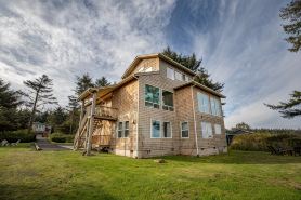 Oceanfront Home, Lighthouse, Beach Access, Spectacular Sunsets, Newly Remodeled