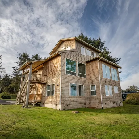 Oceanfront Home, Lighthouse, Beach Access, Spectacular Sunsets, Newly Remodeled