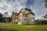 Oceanfront Home, Lighthouse, Beach Access, Spectacular Sunsets, Newly Remodeled