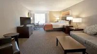 Holiday Inn Express ST PAUL S - INVER GROVE HGTS by IHG - parking