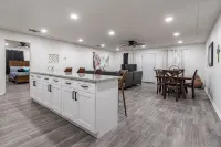 The University-2 bed/2bath-straightshot to Tech - 4성급