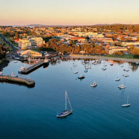 Coastal setting minutes from beach and shops