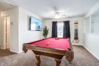 Fantastic 4 King Bed : Pool Table : Perfect Location - บังกะโล
