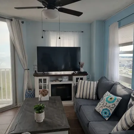 Top floor condo in N. Topsail Beach. Views of the beach & Intracoastal Waterway!