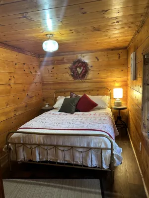 Trailer parking, near Hollerwood, Daniel Boone Backcountry Byway, and Climbing - Wifi