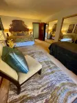 Secluded Riverfront Retreat w/hot tub & private river access - 4 estrellas