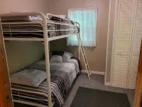 Castaways Cottage on Croton Pond 2) - 2-Star