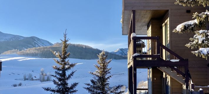 Designer Condo #3 Views, Hot Tub, Fireplace, 75 55" TVs, Sonos, Town/Ski Bus Hotels in Mount Crested Butte