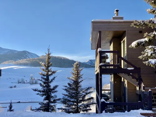 Designer Condo #2: Epic Views, Hot Tub, 75 55" TVs, Sonos, Free Town/Ski Bus - 4-Sterne
