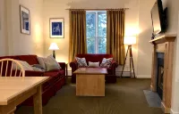 Stratton 1 Bedroom Long Trail Condo, Walk to Village and Lifts - Pools