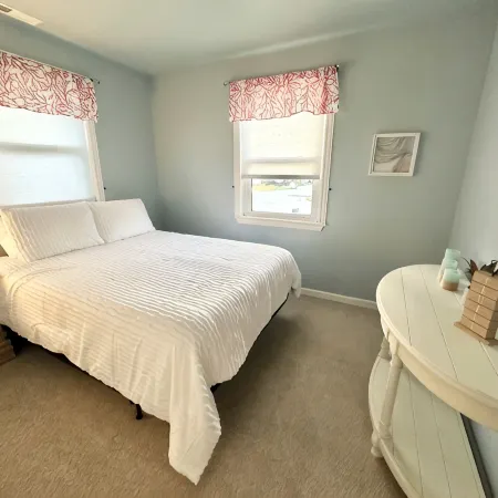 Cape Mindy HOT TUB Sleeps 8, Dog & EV Friendly, Outdoor Shower
