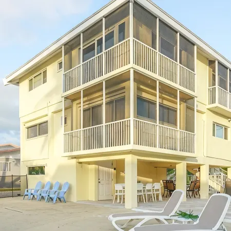 Atlantic side, quiet neighborhood ~ 3 Bed 2.5 Bath, dock, pool / hot tub, kayak