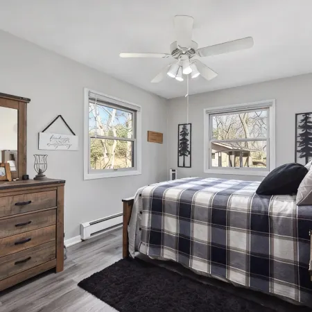Serpent Lake Cabin • Sleeps 13 • Cuyuna Trail