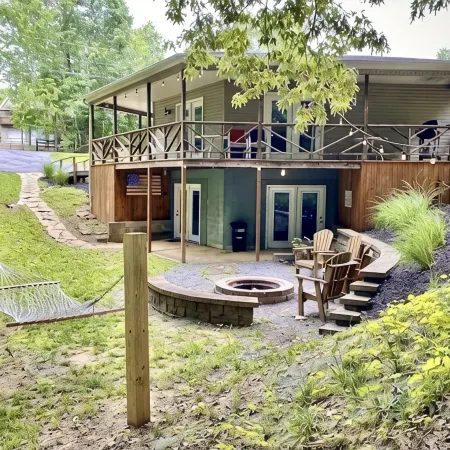 Unique Hexagon Cottage Atop Marina · Boat Parking · 3 En Suite Baths · Pets Okay