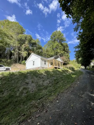 Brand new home less than one mile to Bryson City! - 3성급
