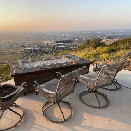 Ski Retreat with Hot Tub & 360 Views of SLC from 5bd 4ba in Draper, 100% 5 Stars