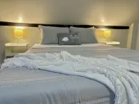 New, Clean, Downtown Getaway! - 무료 와이파이