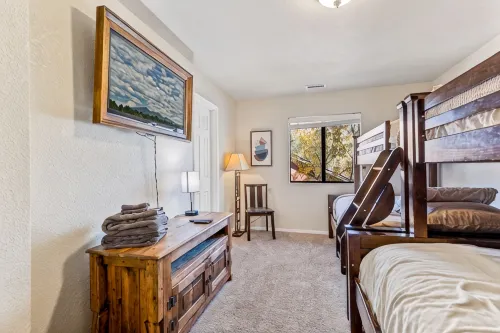 Downtown Townhouse w/Hot Tub, A/C & Sleeps 8! - Holiday bungalows