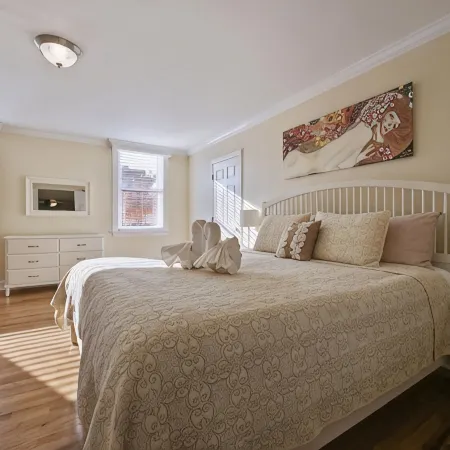 Nassau Condo in the Heart of Princeton w Parking
