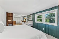 House of Mint - Down Town FLG w/  Hot Tub! Sleeps 12 - balcón