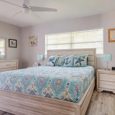 Downtown Cocoa Beach, Heated Pool House Next to Beach