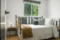 The Rosie Roots - Cozy Pet Friendly House - Wifi