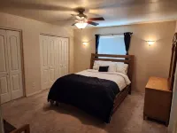 Quiet charming 3-bedroom house in central Cortez with WiFi and central air. - ที่มีฟิตเนส