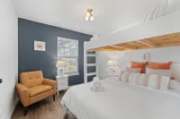 The Salty Breeze Beach House ~ 15 mins > Navarre & Pensacola Beach - Wifi